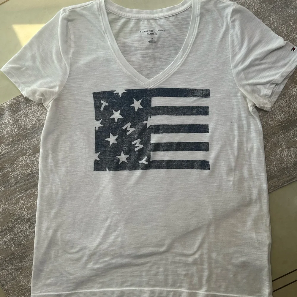 Tommy Hilfiger Women’s Tshirt - Picture 12 of 16